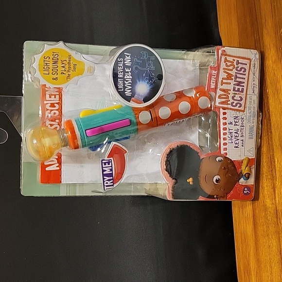 ADA Twist Scientist Light & Reveal Pen & Notebook - Picture 1 of 3